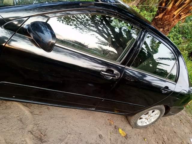 A picture of Toyota Corolla 05 bank type Engine and gear perfect ok