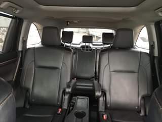 A picture of Crystal clean and fresh foreign used Toyota Highlander limited 2015
