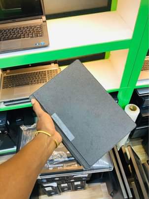 A picture of Dell latitude 5285