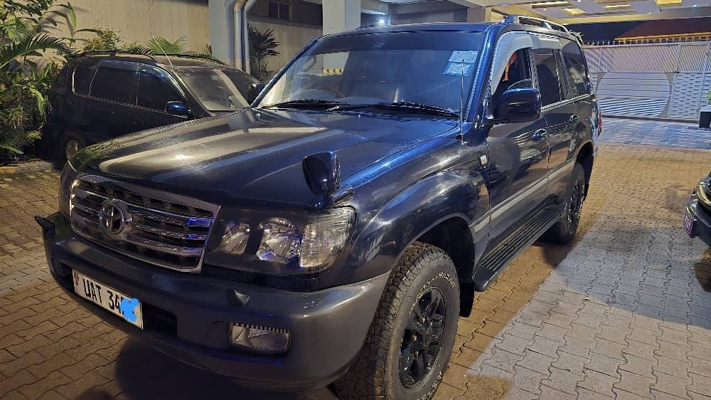 A picture of Toyota land cruiser V8