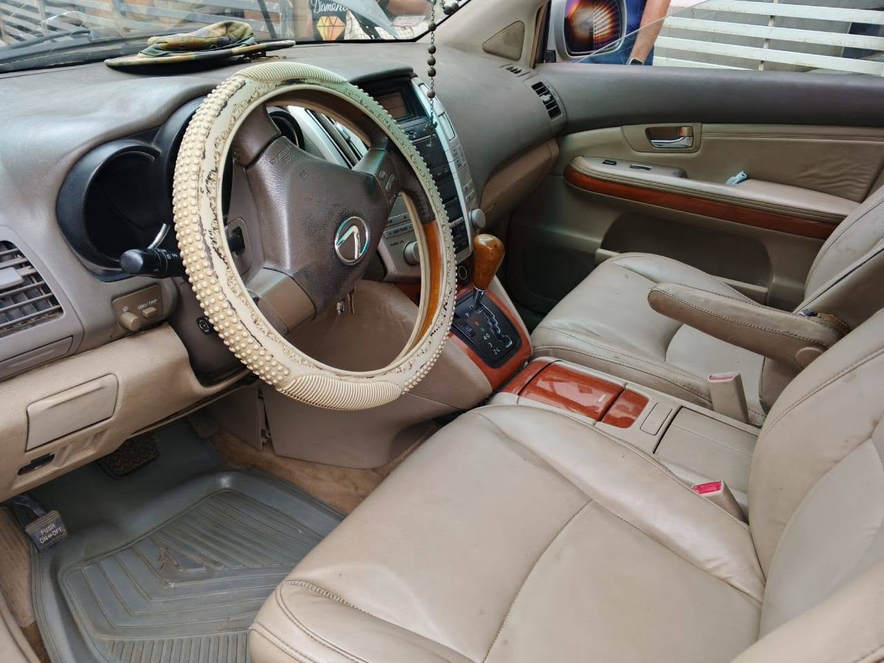 A picture of Clean Used Lexus Rx330
