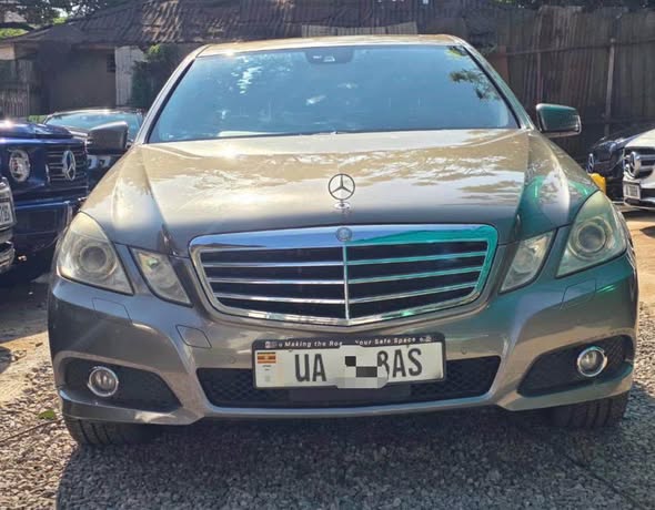 A picture of Mercedes Benz E300 model 2011 sunroof leather seats for inspection