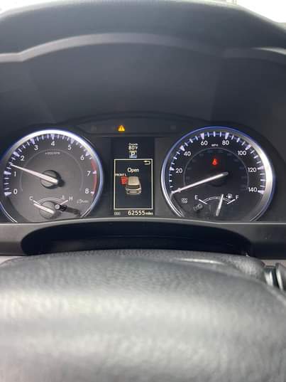A picture of Neatly used Toyota Highlander 2015 limited edition complete first body
