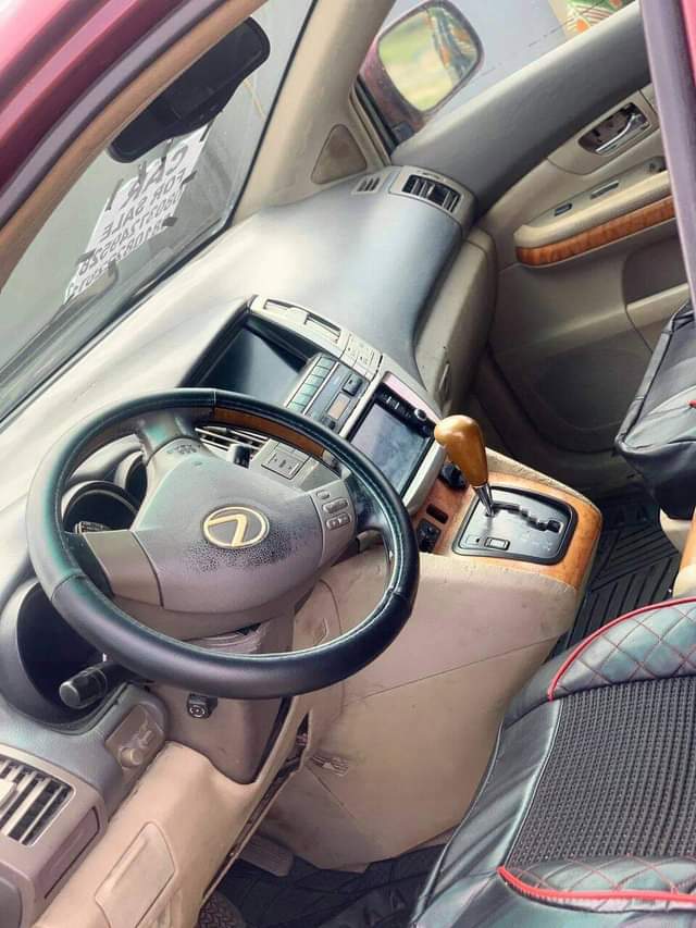 A picture of Belgium Standard 2006 Lexus RX330 in pristine condition with everything