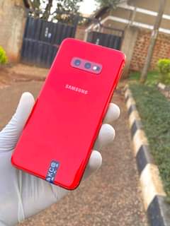 A picture of S10e galaxy samsung