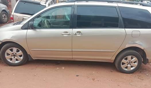 A picture of Neat Toyota Sienna XLE 2006 Model 09159278573 07035187592