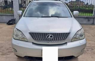 A picture of 2007 Lexus Rx330 few months used and you are just