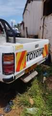 A picture of Toyota Hilux 1995