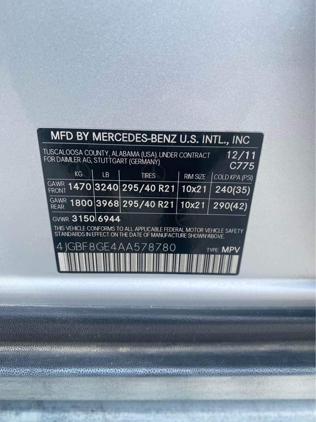 A picture of Mercedes Benz GL550 2012 model full option