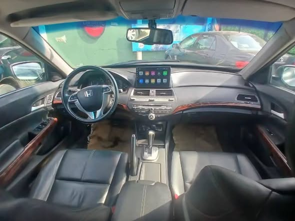 A picture of Honda crosstour 2010