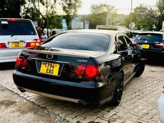 A picture of TOYOTA CROWN 