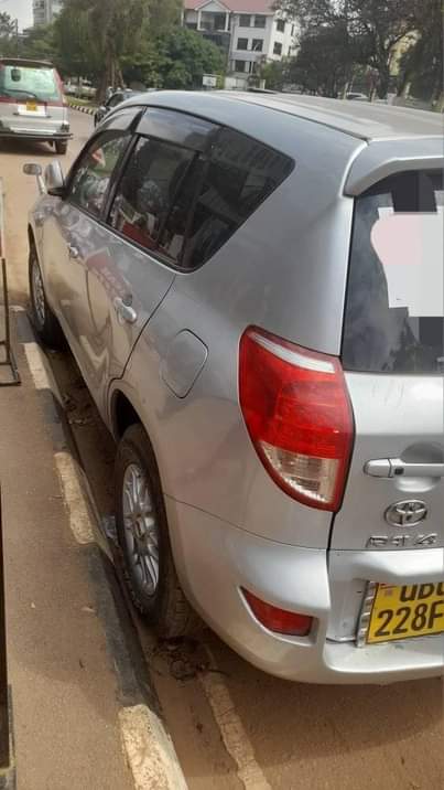 A picture of Toyota rav4 32m
