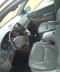A picture of 2005 Toyota Sienna LE