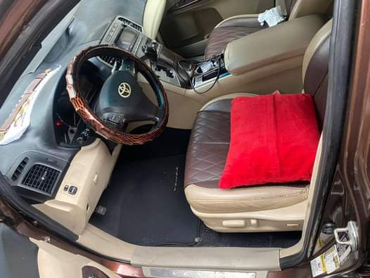 A picture of 2011 VENZA 4 PLUGS 9 750 Not thumb start 4