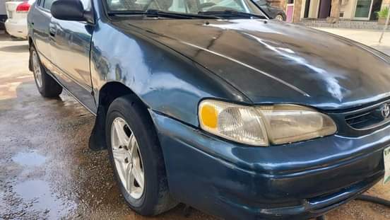 A picture of Toyota Corolla 2000 model