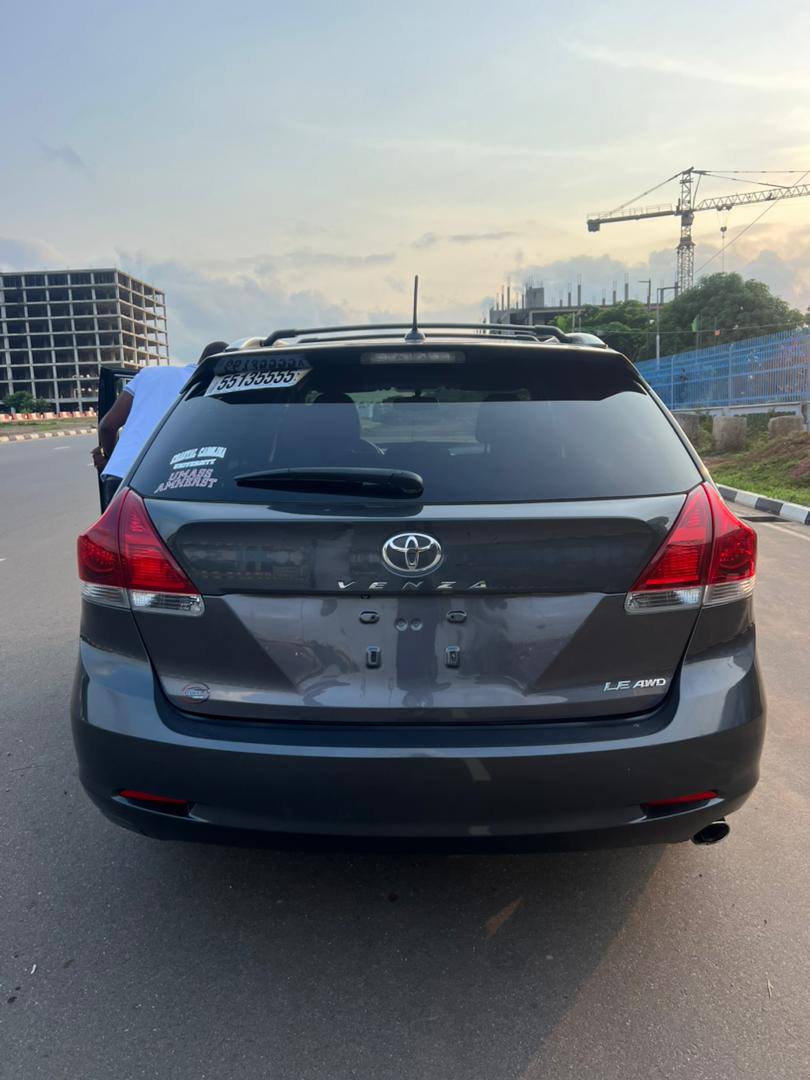 A picture of Toyota venza 2014