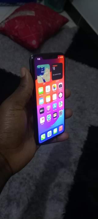 A picture of iPhone 11pro max 256gb 88 battery health working face I