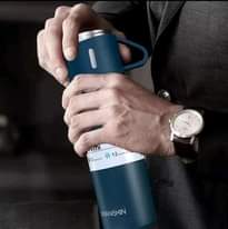 A picture of VACCUM FLASK SET WITH 3 EXTRA CUPS