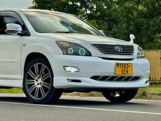 A picture of TOYOTA HARRIER