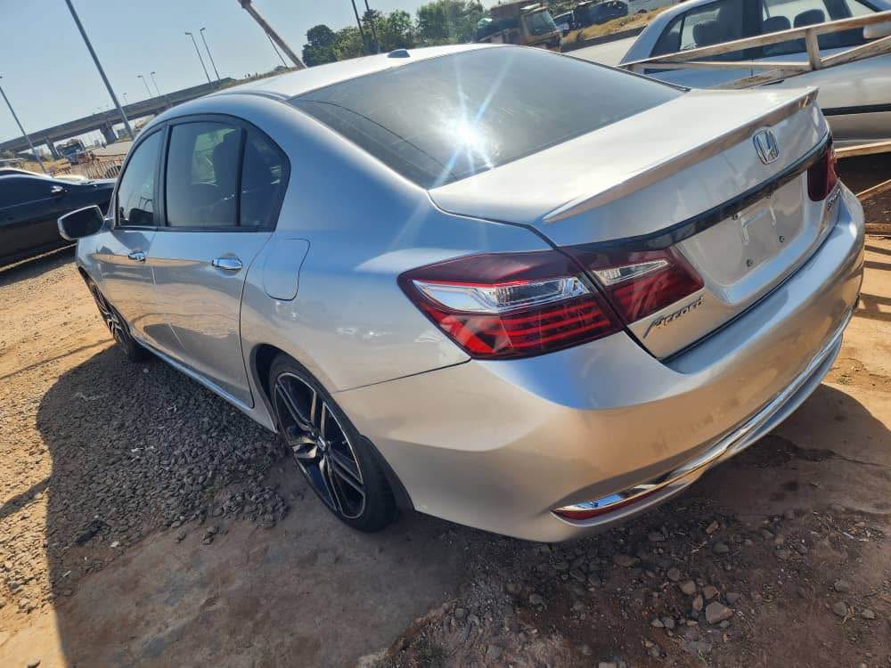 A picture of Honda Accord 2013 with duty 10.2M