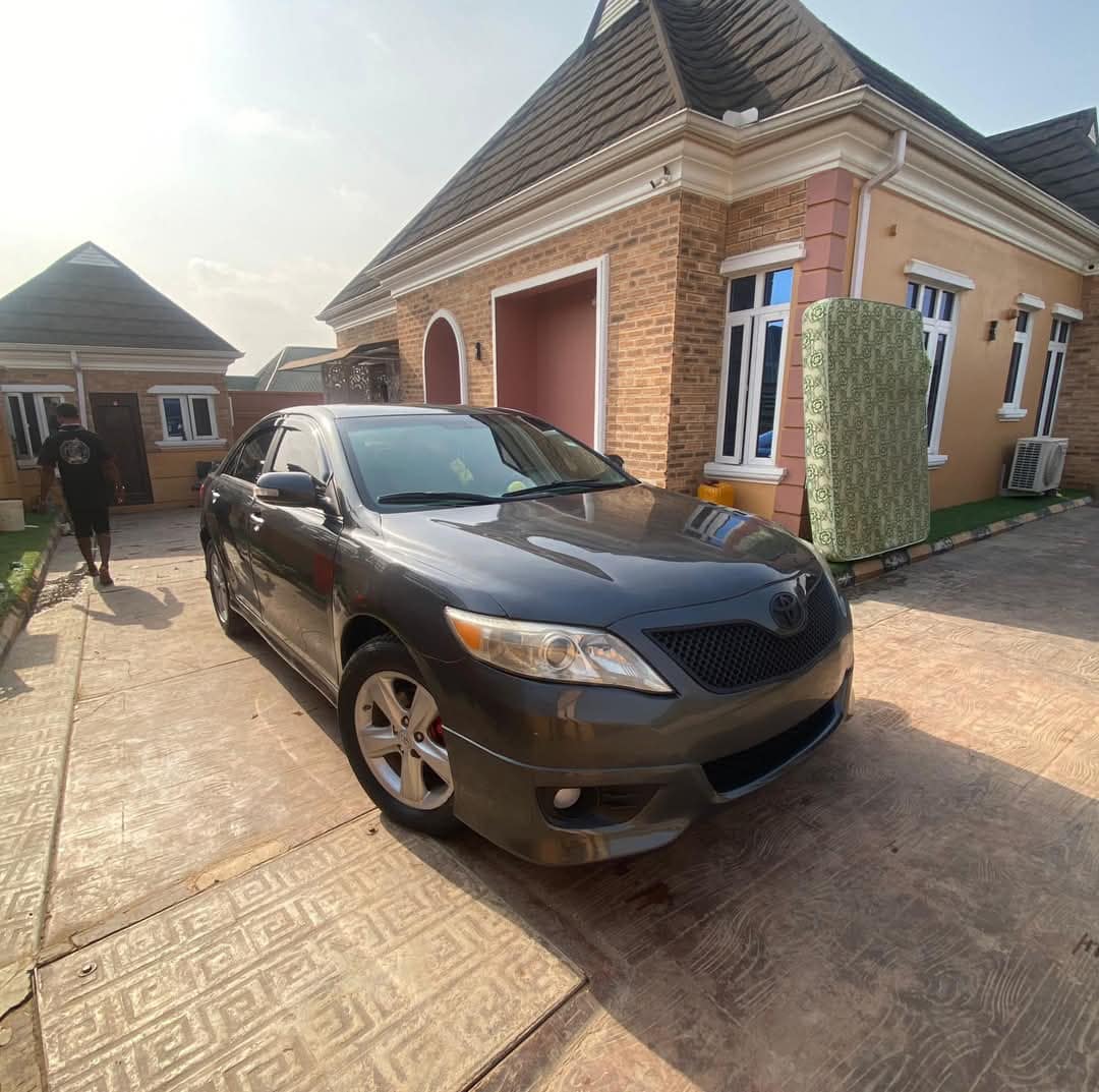 A picture of 2010 TOYOTA CAMRY SPORT