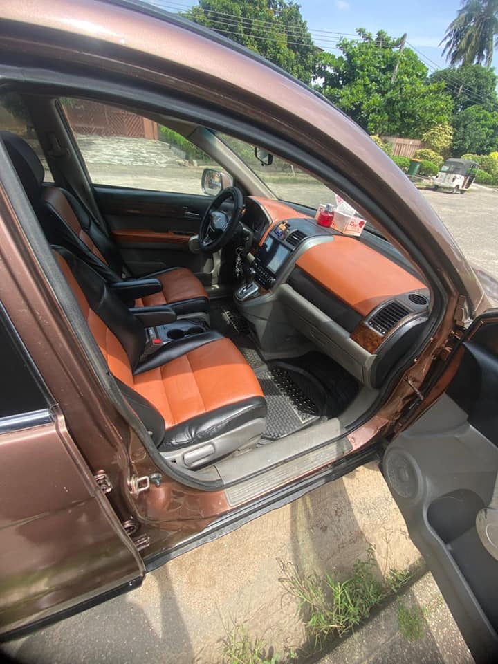 A picture of Honda CR V 2009