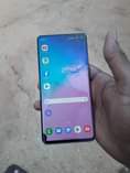 A picture of Samsung s10 plus cm inakidot ila ipo vzr kila idalia