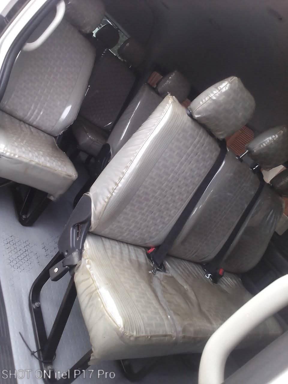 A picture of Toyota Hiace bus hummer 3 direct Tokumbo. Manual gear 2016