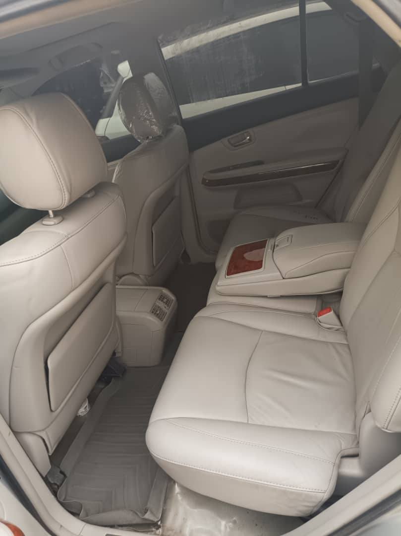 A picture of Registered LEXUS RX350 2009 Model