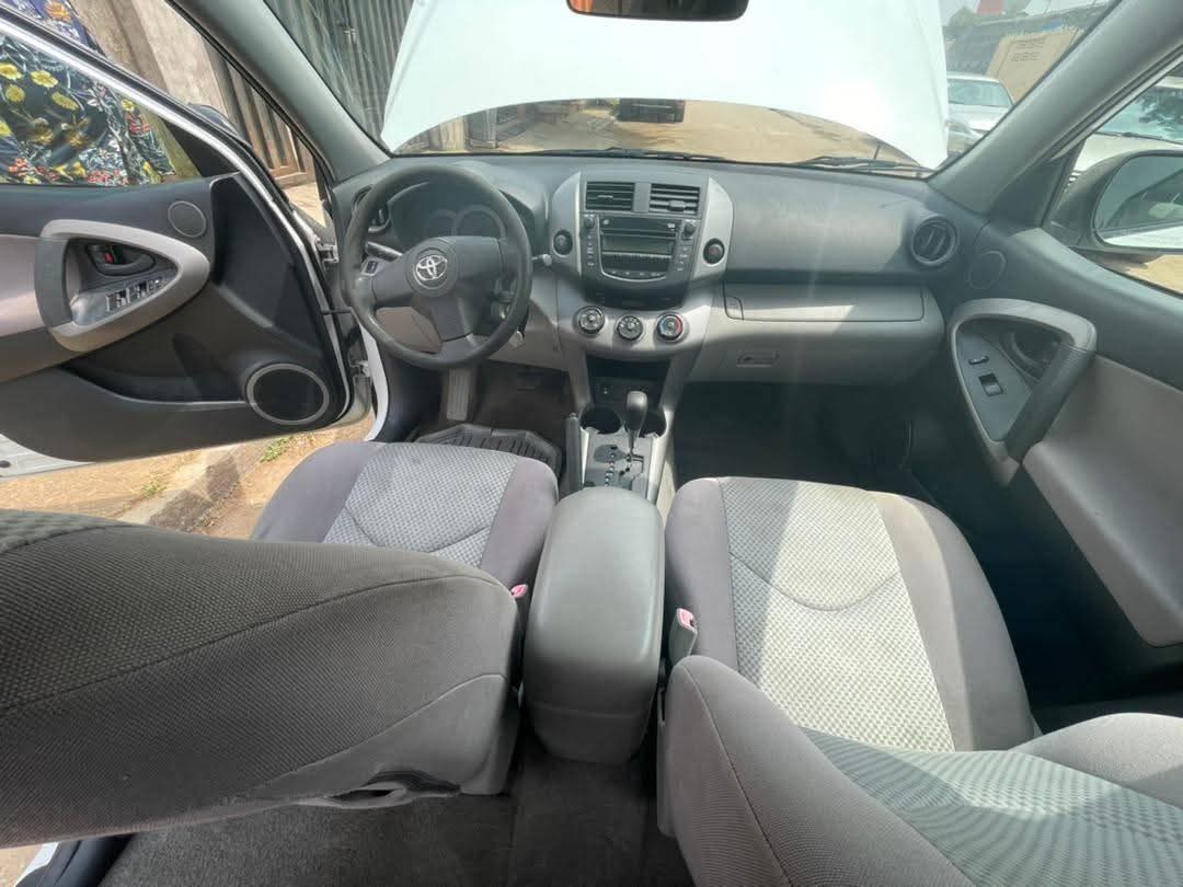 A picture of 2007 Toyota rav4