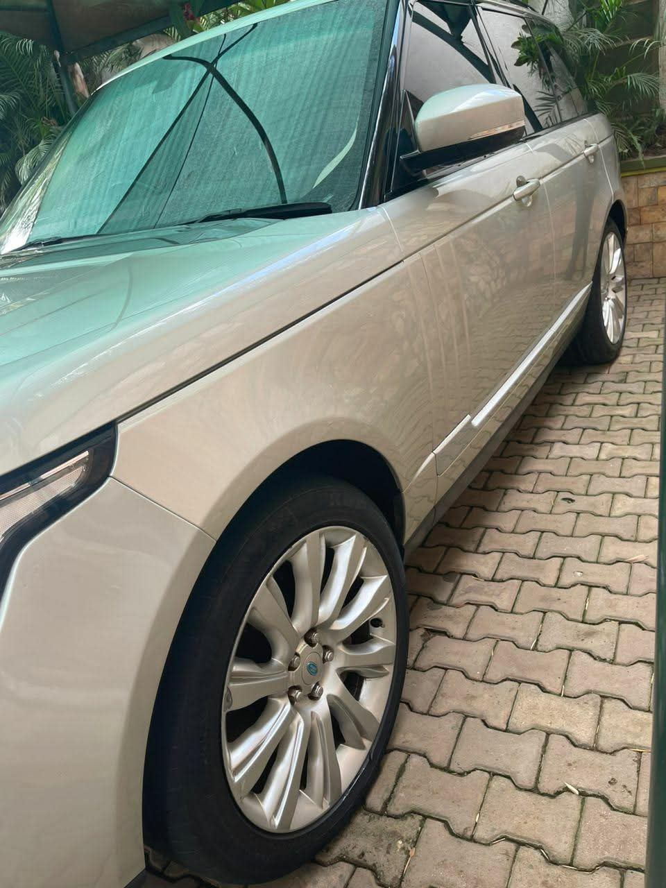A picture of Range Rover Vogue for sale 120millions call 0755622807