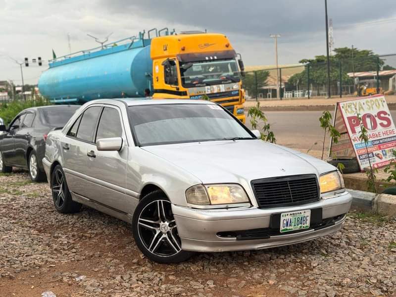A picture of Belgium standard C230 kompressor Going for 2 8ml Kaduna everything