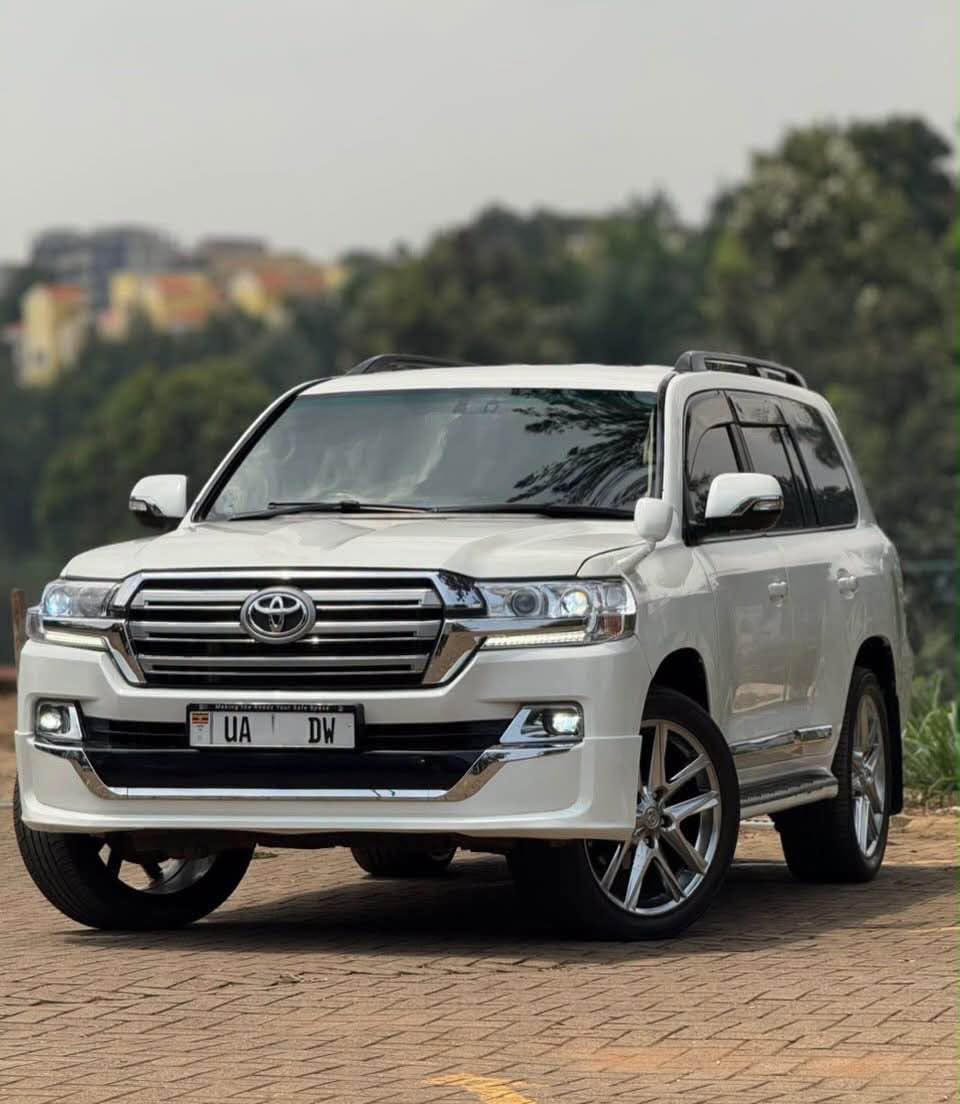 A picture of LANDCRUISER V8