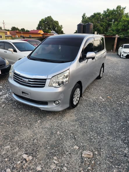 used toyota noah