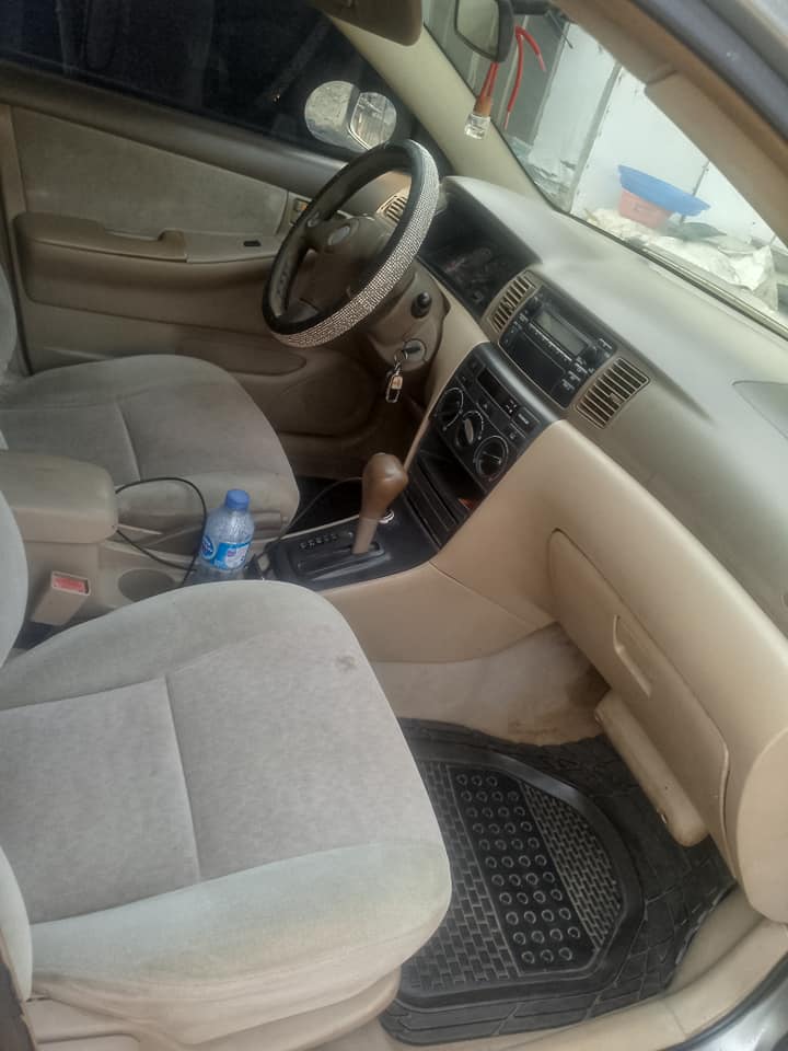 A picture of Toyota Corolla 04