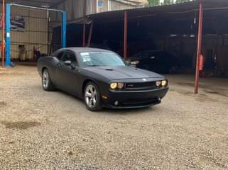 A picture of SUPER CLEAN DODGE CHALLENGER 2013 BLACK