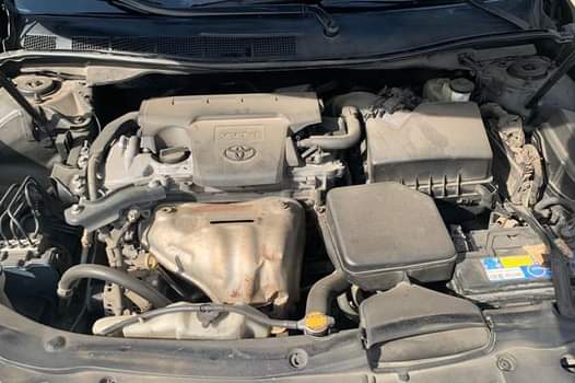 A picture of 2015 XLE Camry 4plug