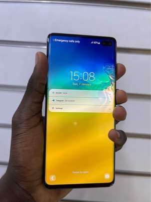 A picture of Samsung S10 plus 250k 128gb ram no dot only little