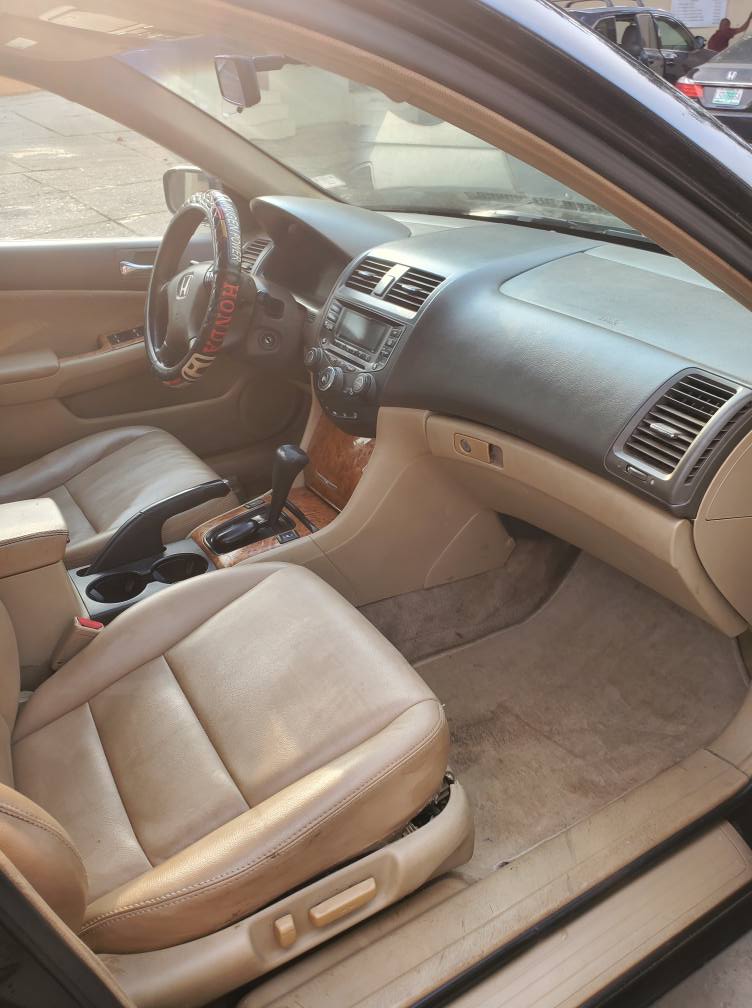 A picture of 2004 Honda Accord V6