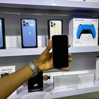 A picture of Iphone 13