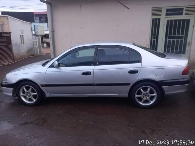 A picture of 2000 Toyota Tax Avensis 5.5M 0789448107 HARI NIZINDI 