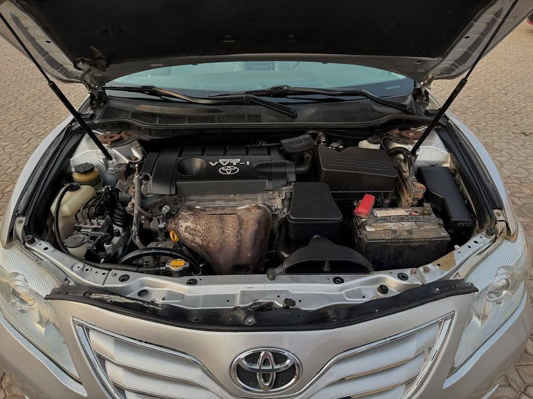 A picture of 2010 TOYOTA CAMRY LE