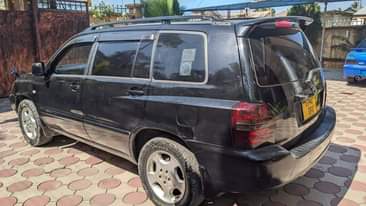 A picture of 2004 TOYOTA KLUGER V