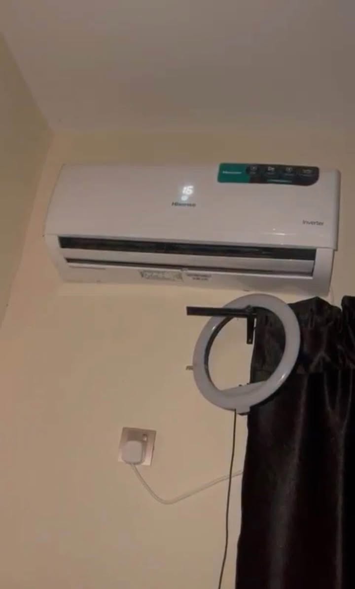 A picture of 1Hp Hisense inverter Ac for sale