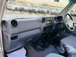 A picture of Toyota landcruser pickup year 2016 double cabin V8 diesel right