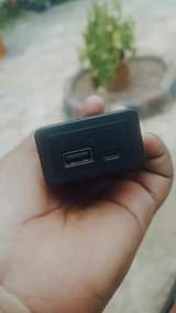 A picture of earpods kali