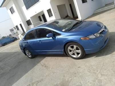 A picture of 2007 Honda civic irobort available 1 9million