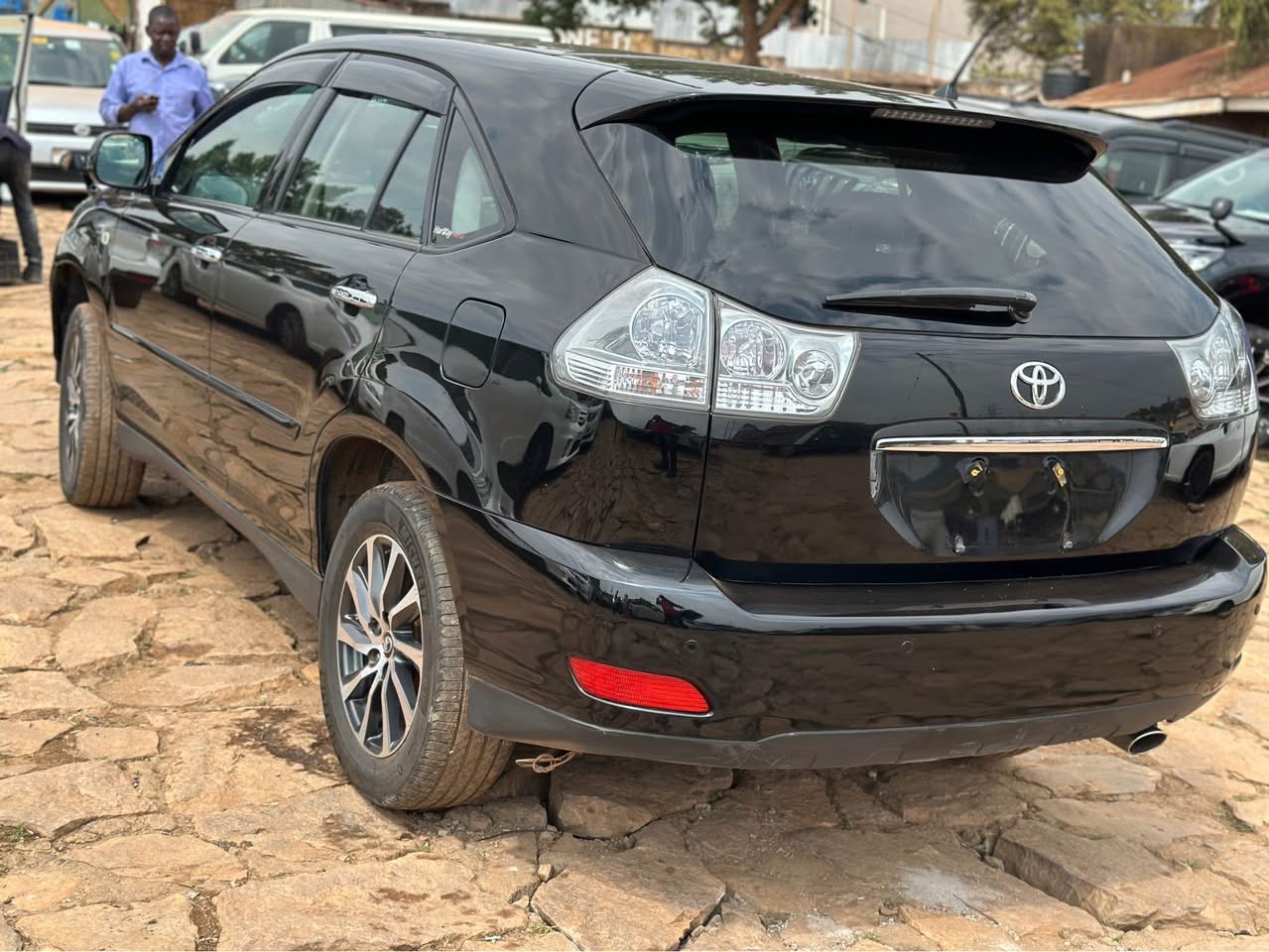 A picture of Toyota Harrier 2012 model leather seats
