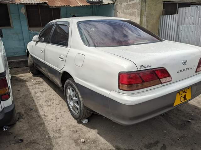A picture of BADO NZURI TOYOTA CRESTA BEI 5 MIL