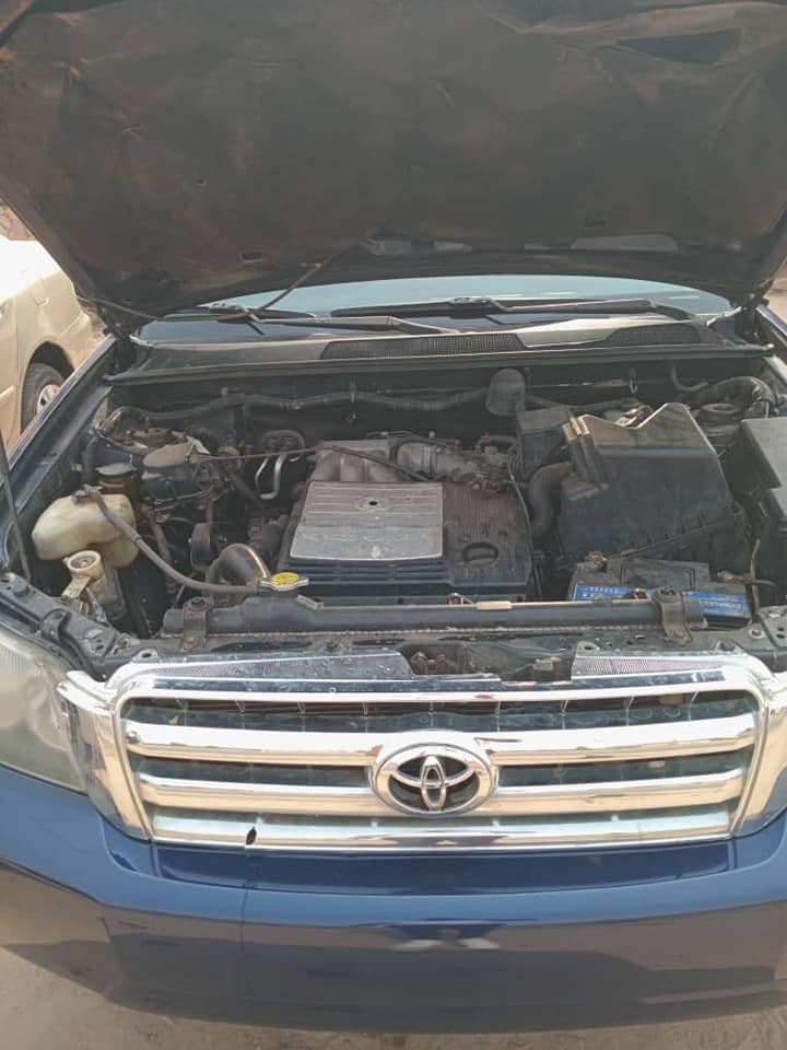 A picture of TOYOTA HIGHLANDER LIMITED 2004